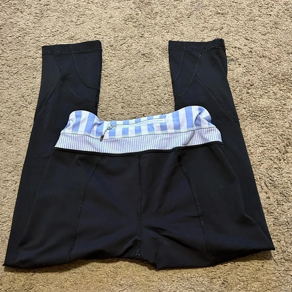 Lululemon adjustable tie Capri Leggings - Picture 2 of 8